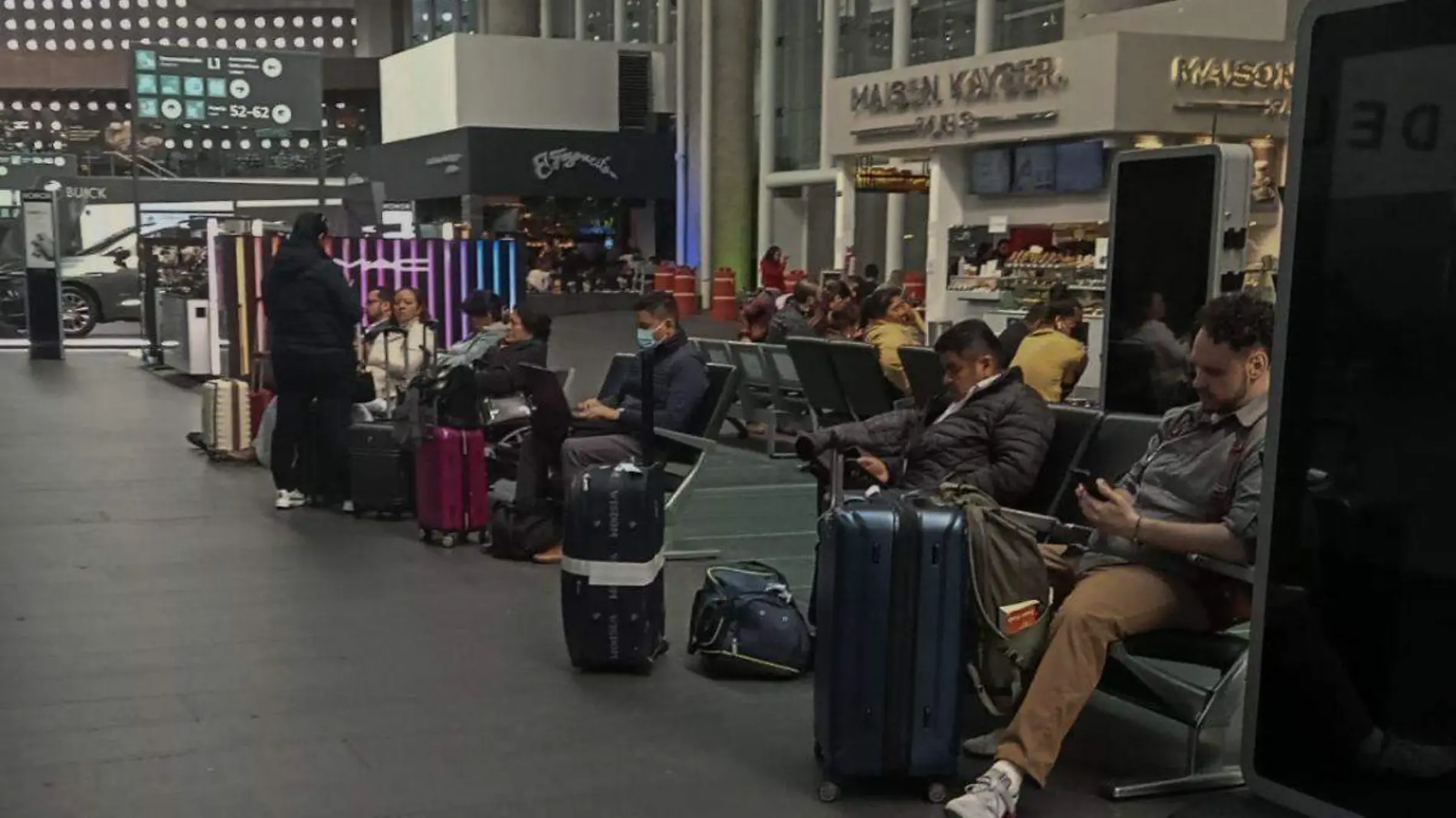 Activan protocolos de seguridad en 13 aeropuertos tras captura de Ovidio Guzmán